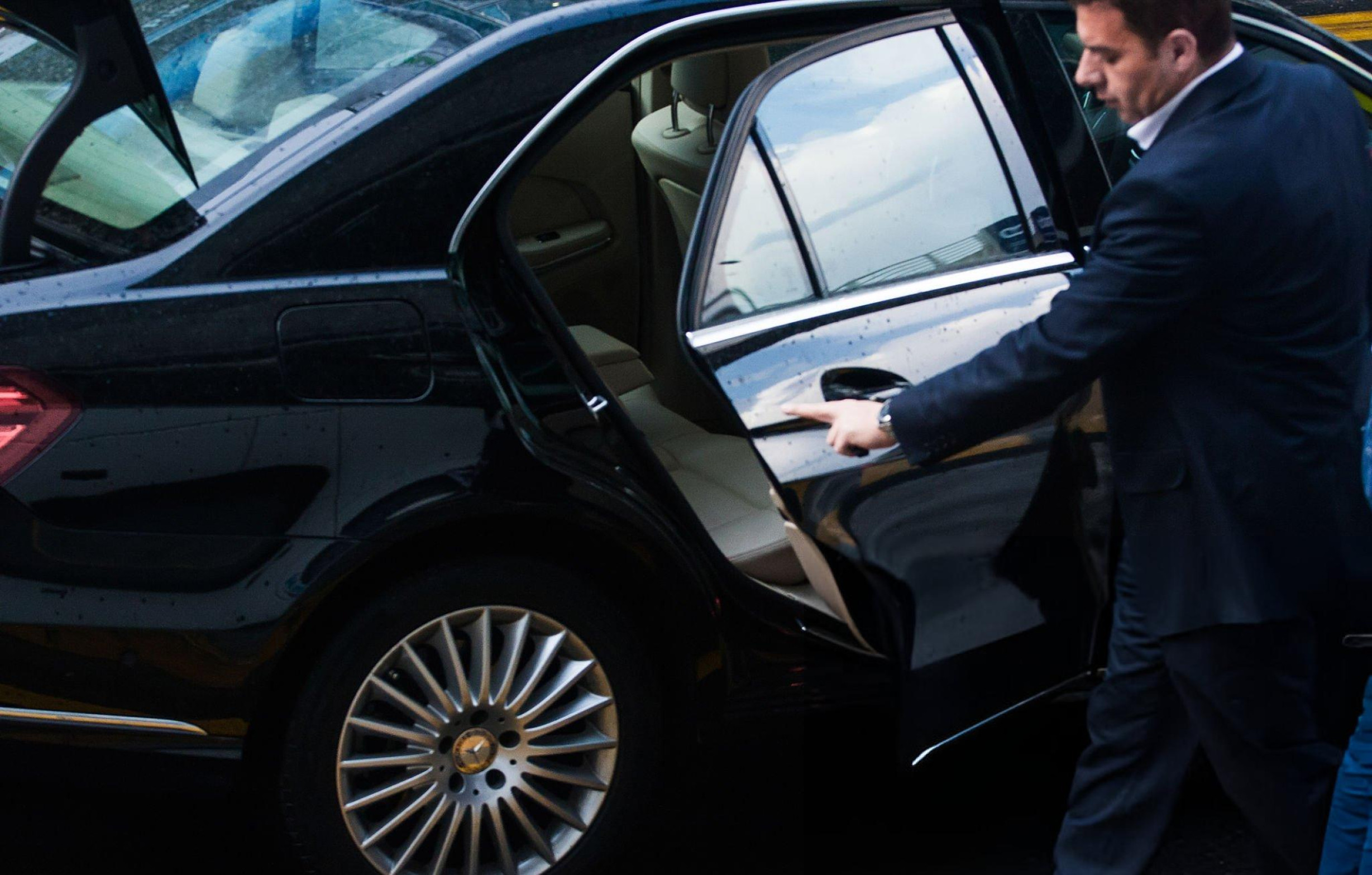 Discreet Black Car Chauffeur Dublin