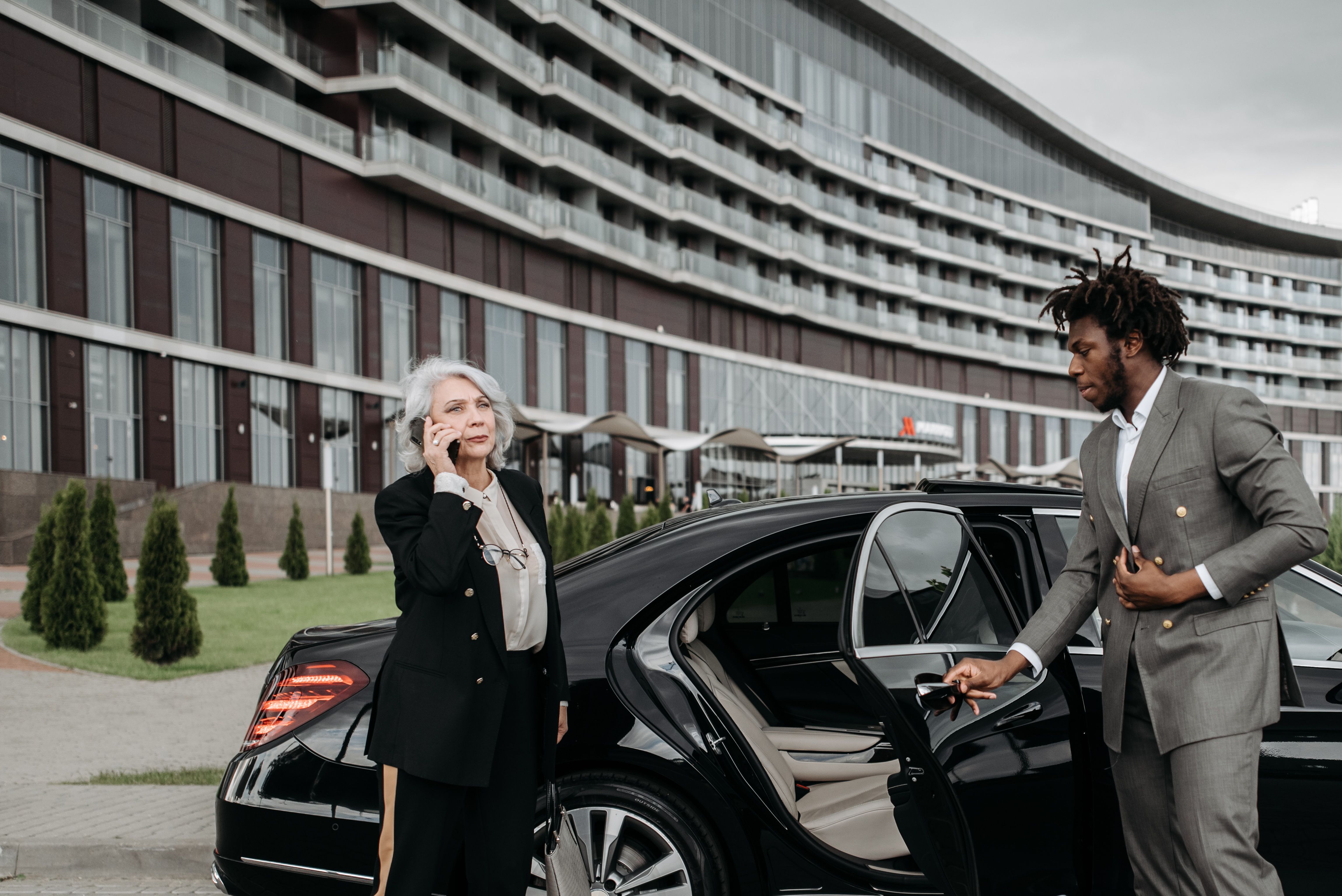 Luxury airport transfer service in Ireland